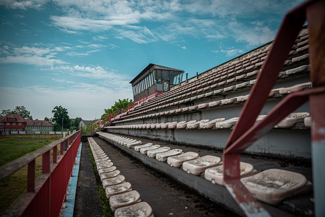 表示更偏向 表示更偏向